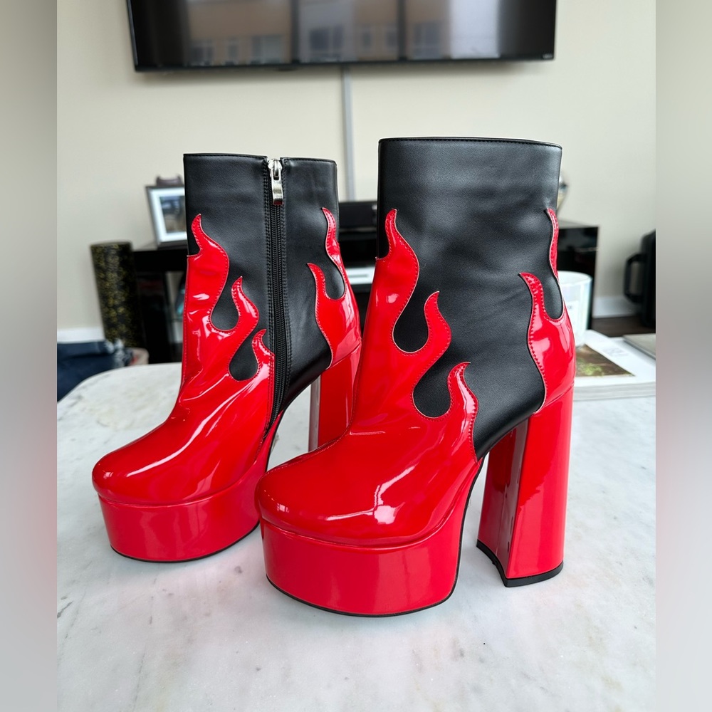 PLATFORM BOOTS